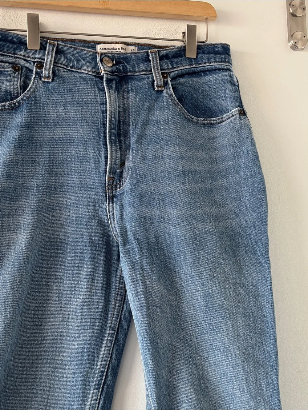 Abercrombie & Fitch High Rise 90s Straight Jeans